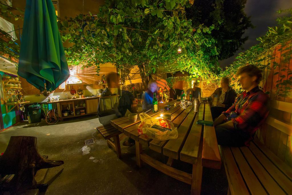Hostel Mali Mrak Zagrzeb Zewnętrze zdjęcie